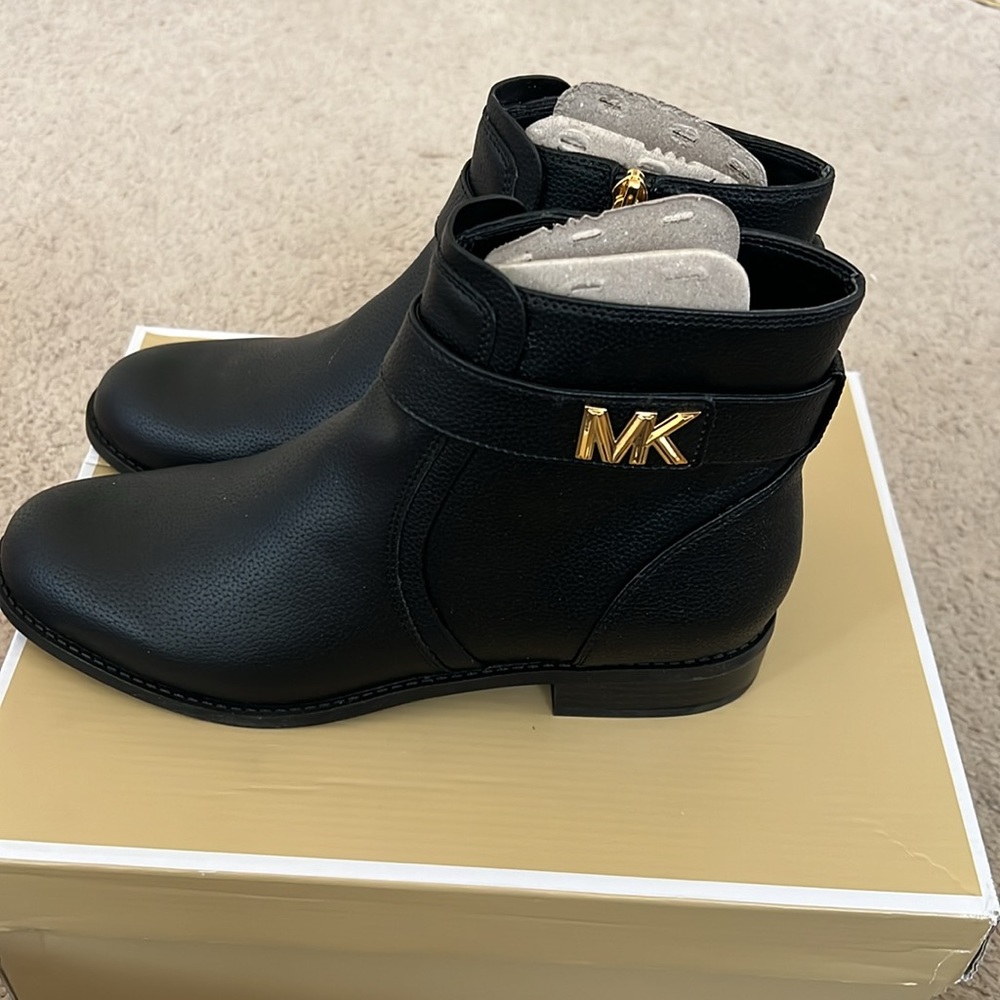 Michael Kors Women's Jilly Flat Boots - Picture 3 of 11